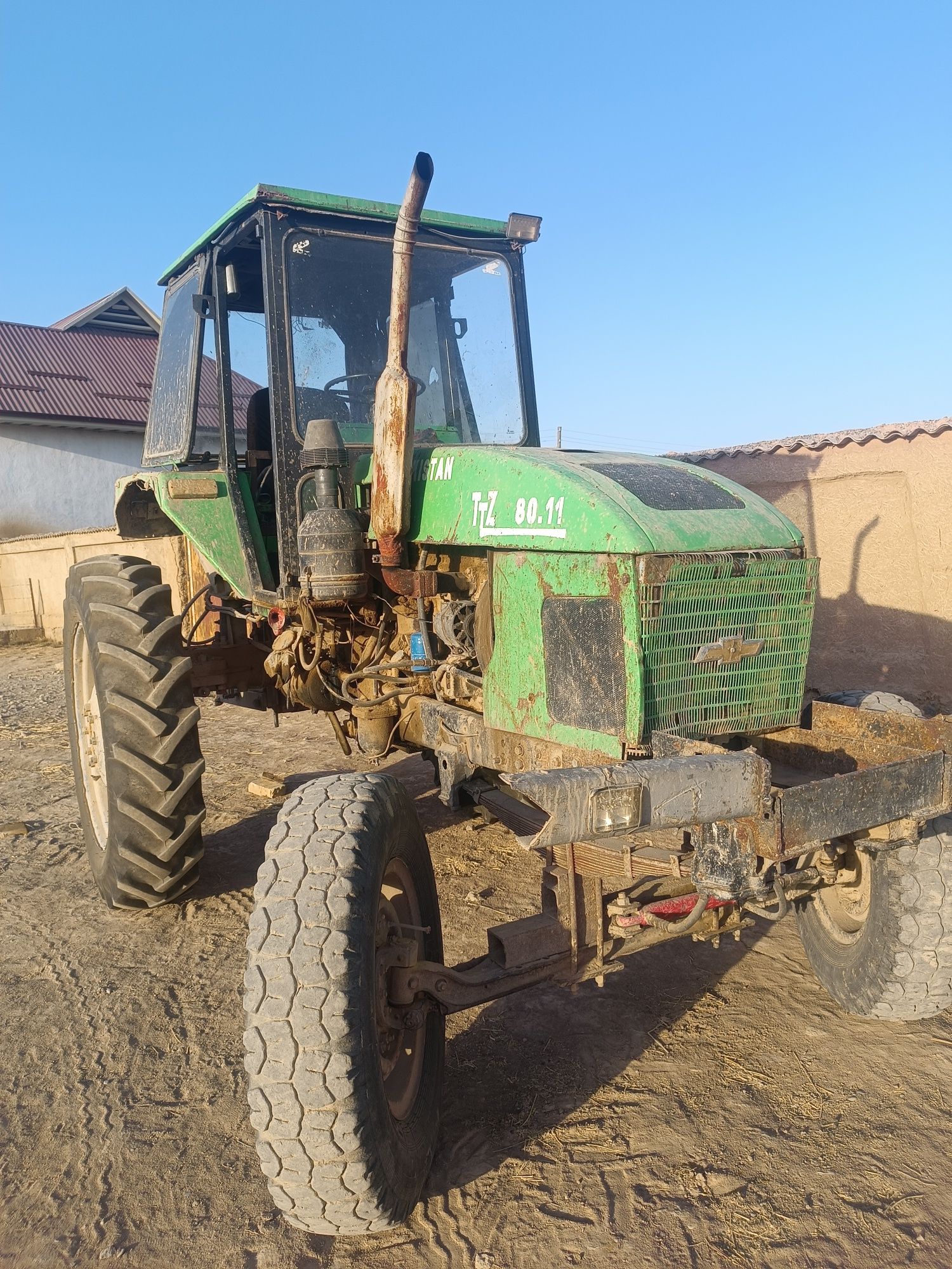 Xachir traktor sotiladi