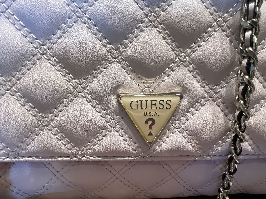 Дамска чанта Guess