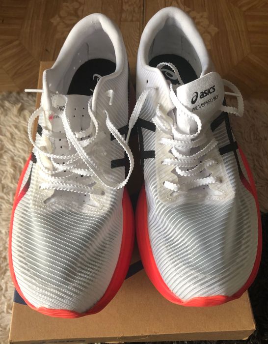 Продавам маратонки Асикс Metaspeed sky +