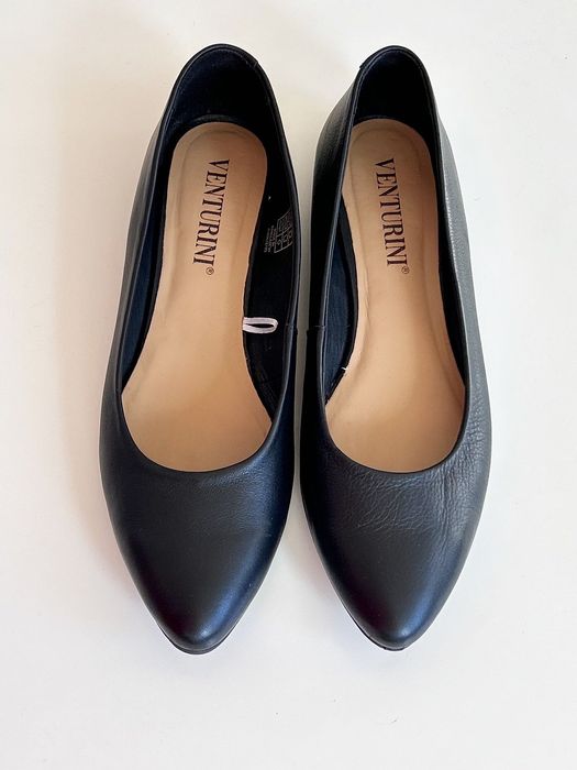 Venturini елегантни дамски кожени обувки в класическо черно 40номер