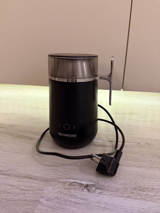 IEFTIN! Aparat spumat lapte Nespresso Barista
