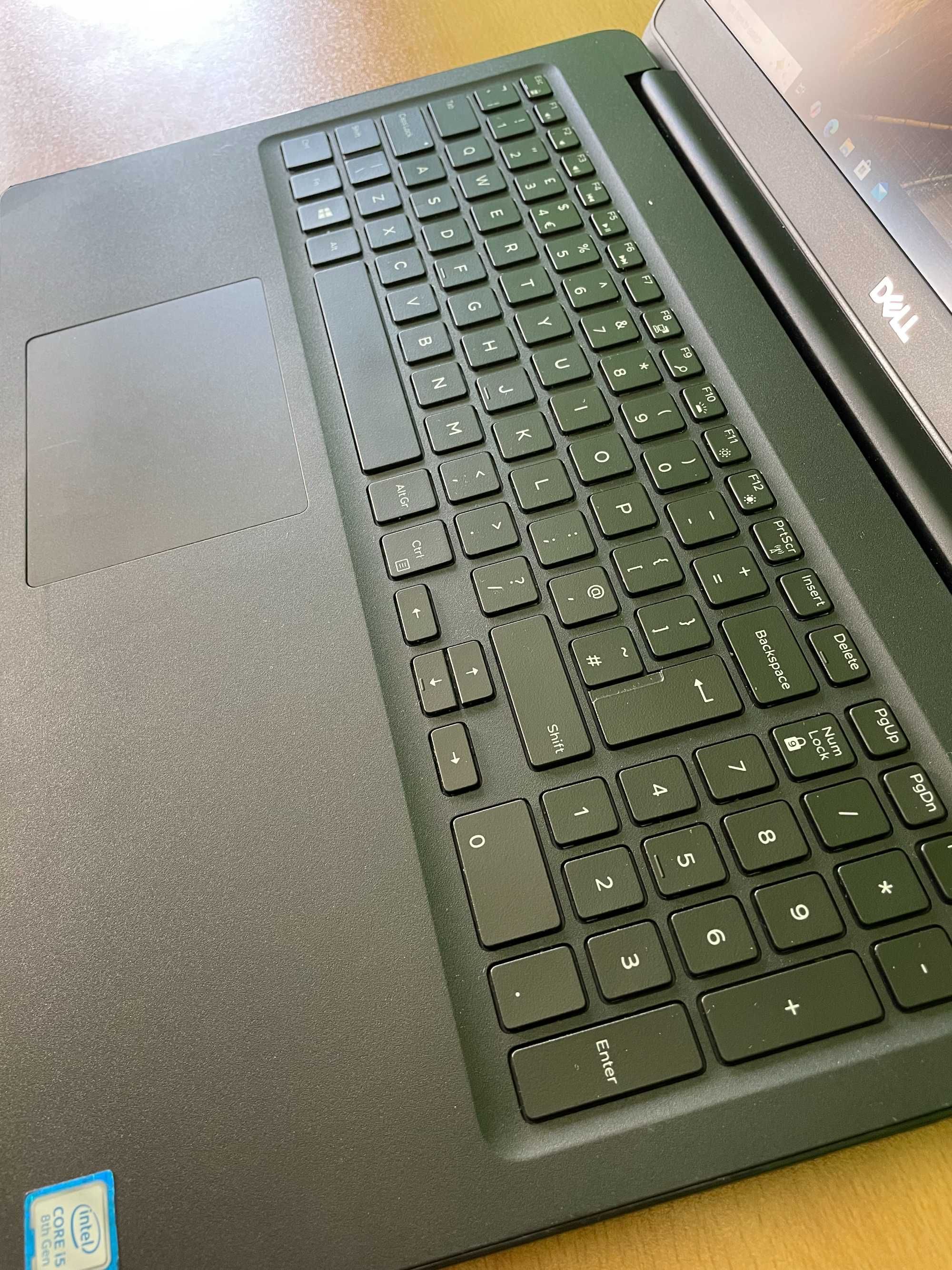 Dell Latitude 3500 - 15.6''FHD, i5-8265u, 8GB RAM, 256GB NVMe PCIe SSD