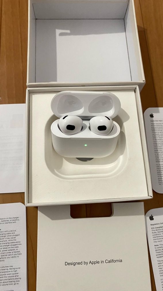 AirPods 4 premium