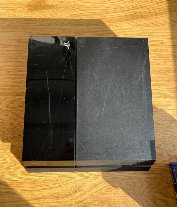 PlayStation 4, заедно с 6 игри