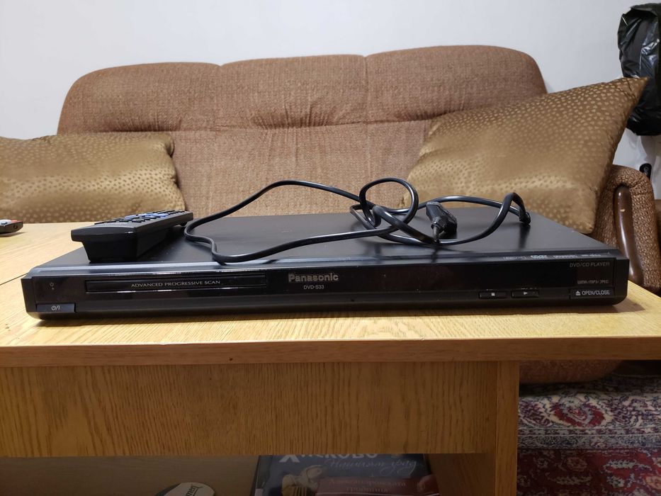 Продавам Panasonic DVD плейър с дистанционно, модел S33 - използван