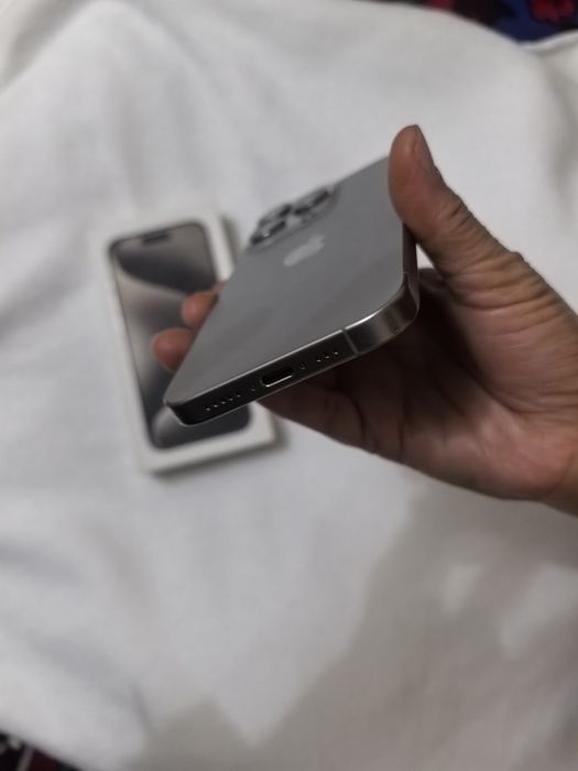 IPhone 15 Pro natural titanium 86