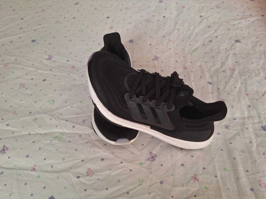 Дамски маратонки Adidas Ultraboost,Чисто нови.