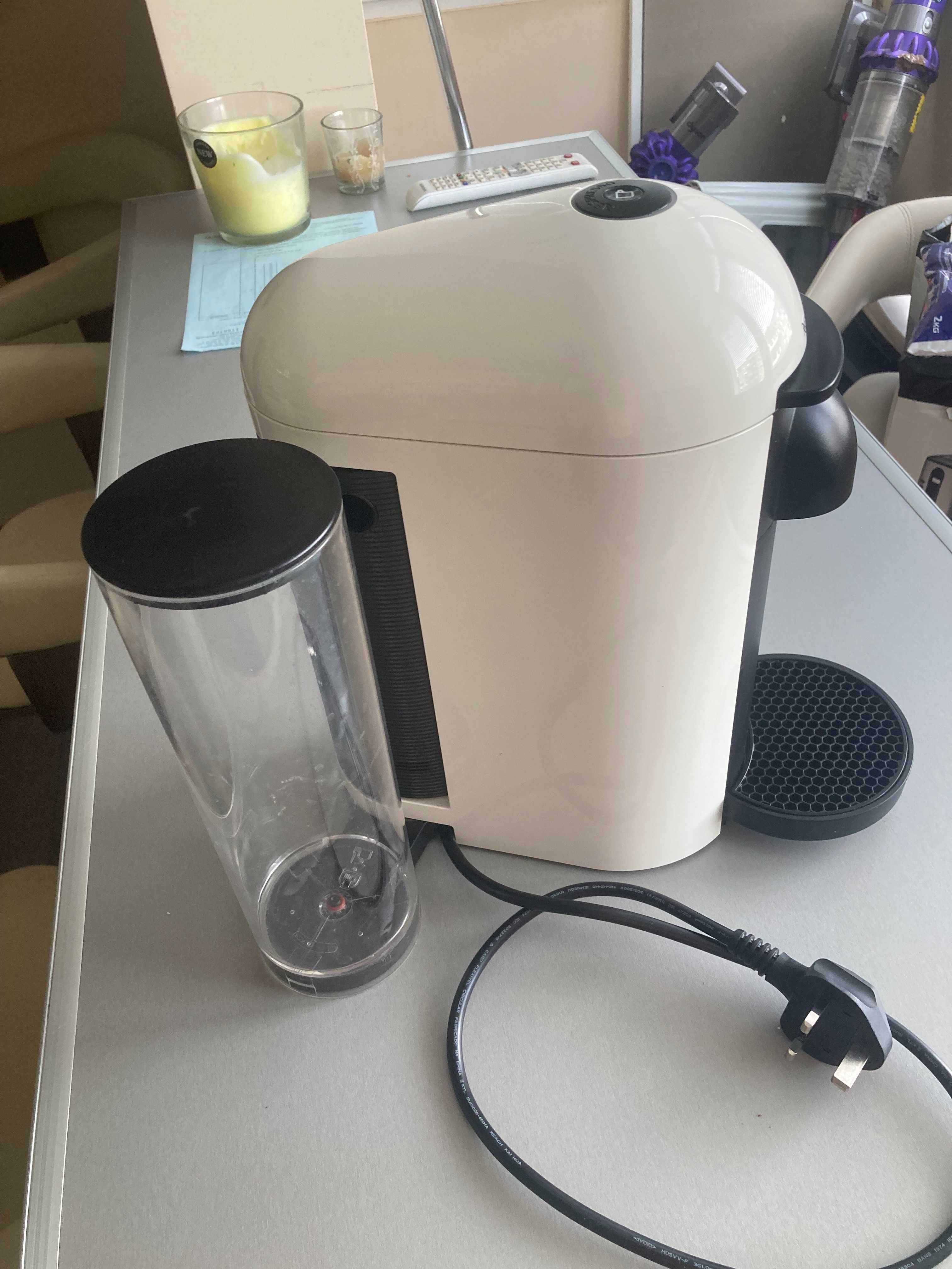 Кафемашина с капсули Nespresso VERTUO Plus GCB2