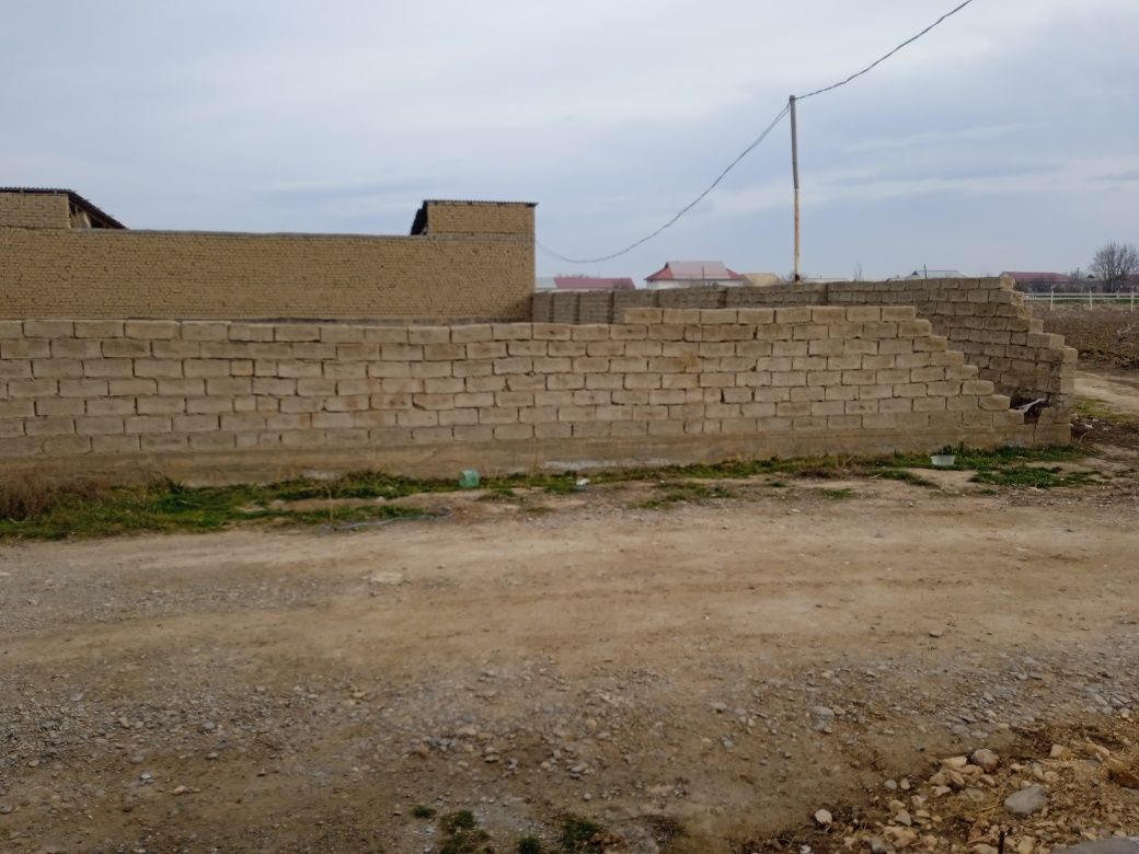 Qarshida yer sotiladi