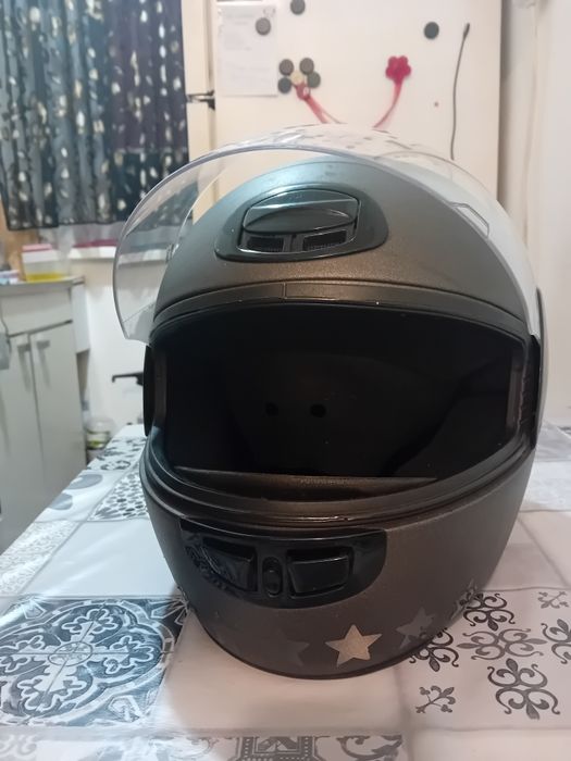 Vând cască moto gri