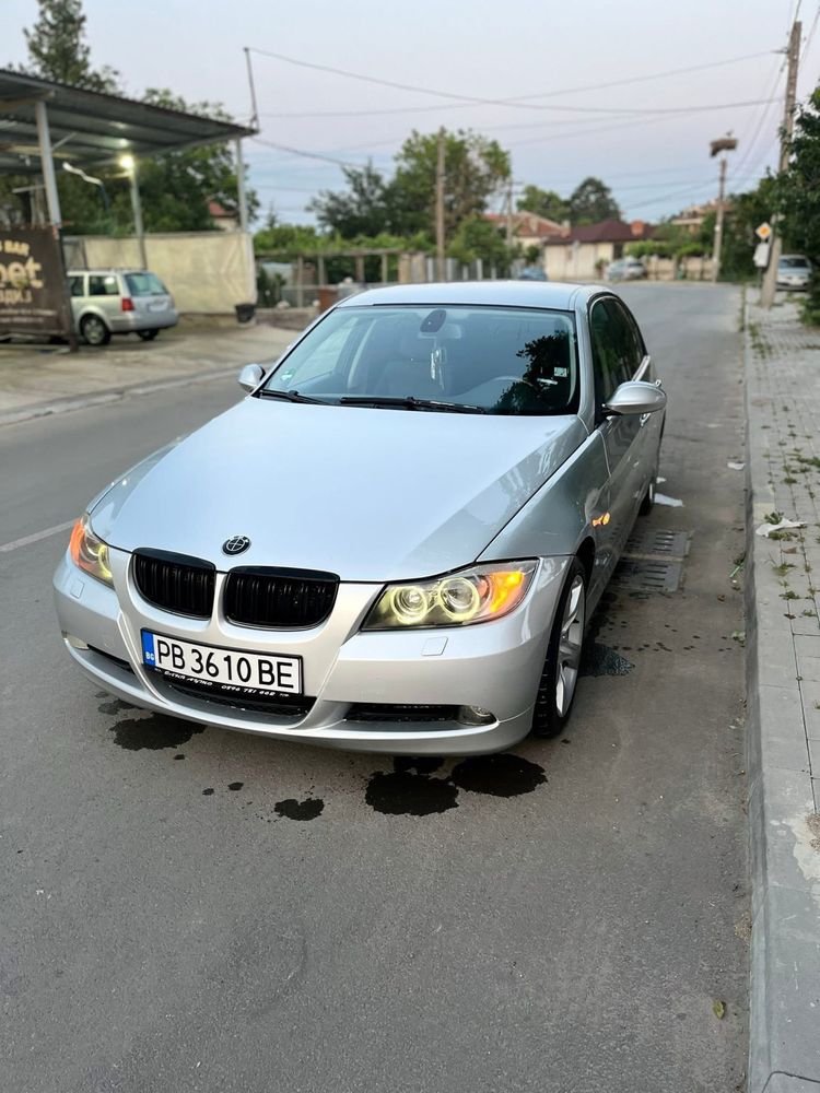 Продава се е90 2005г. Ръчни скорости 6 степени качваш се и караш!!!