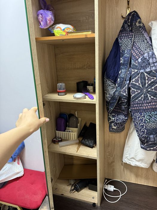 Продам прихожую и диваны