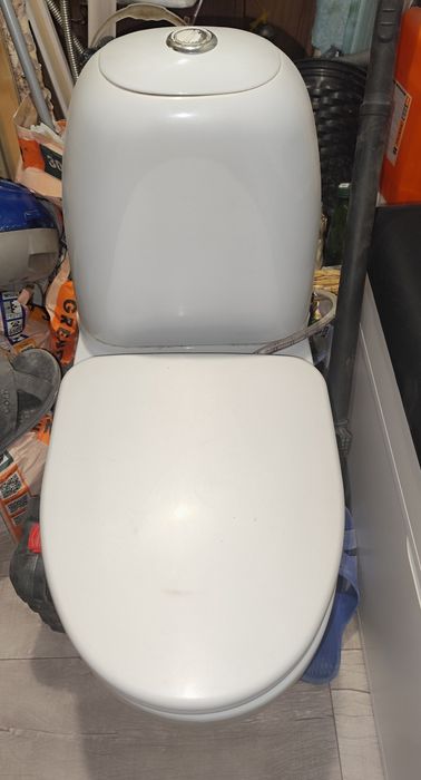 Унитаз б/у в хорошем состоянии.