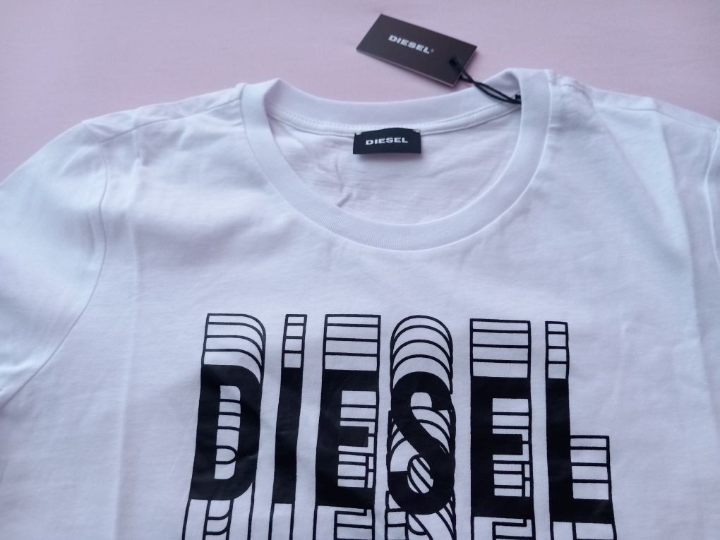 Продавам две оригинални тениски Дизел/ Diesel