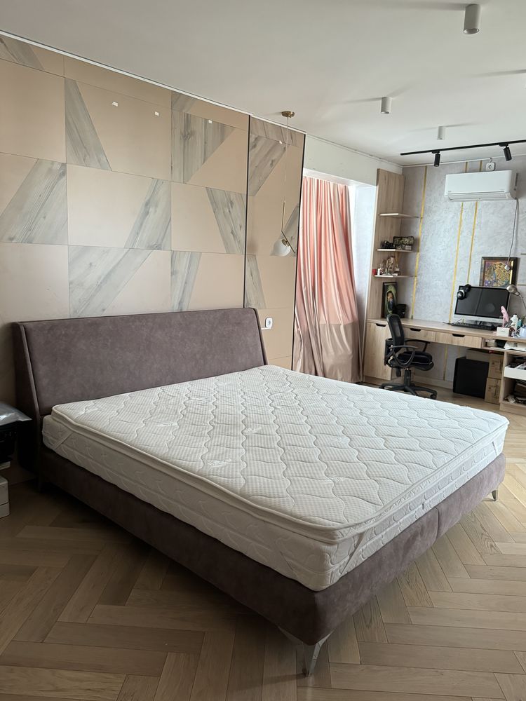 Продается Кровать 200*200 см