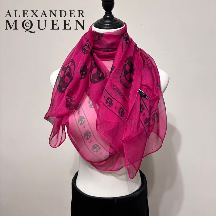 Alexander McQueen платки, шарфы шелковые шифоновые с черепами
