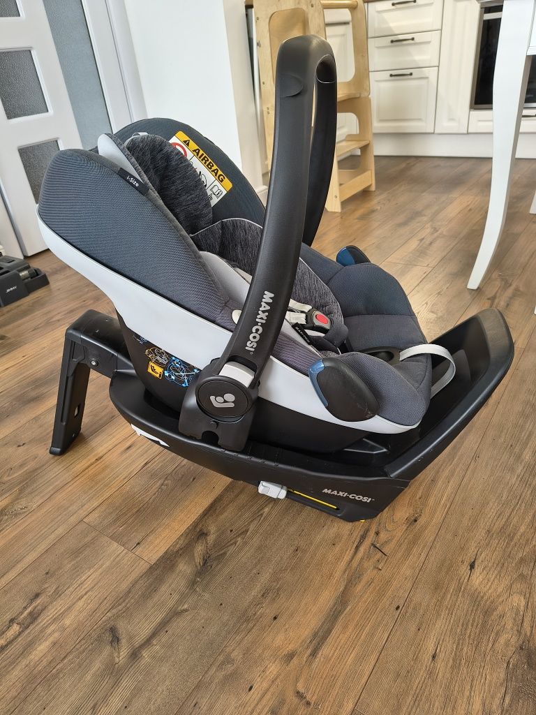 Столче-кошница за кола Maxi Cosi Pebble Pro + база  isofix FamilyFix 2