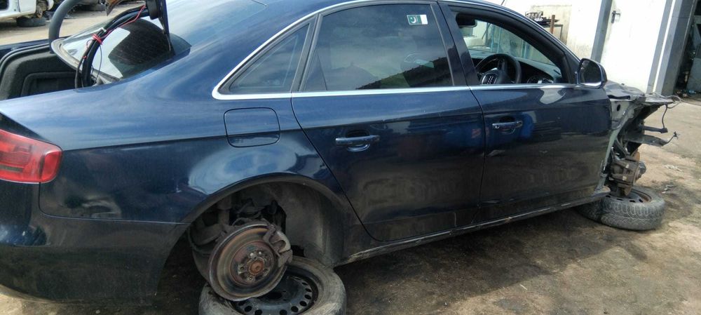 Dezmembrez Audi A4 B8 2.0 TDi an 2010 cod motor CAGA