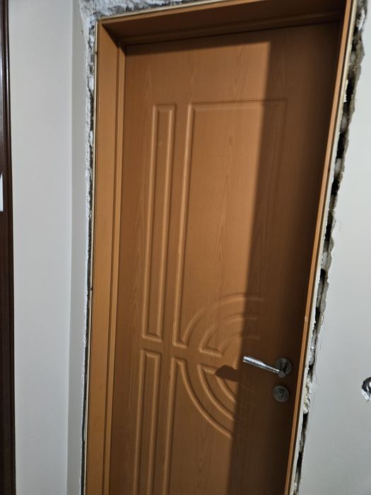 Продавам врати, употребявани употребявани 5бр вътрешни и  1бр външна