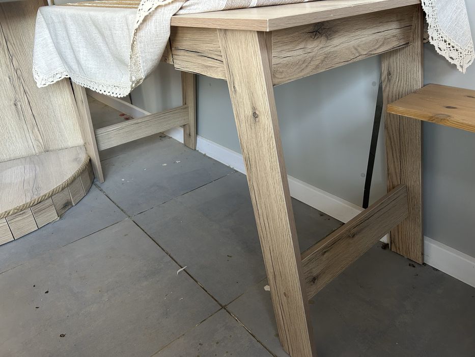 Письменный стол в хорошем состоянии есть в сером и дерево цвет