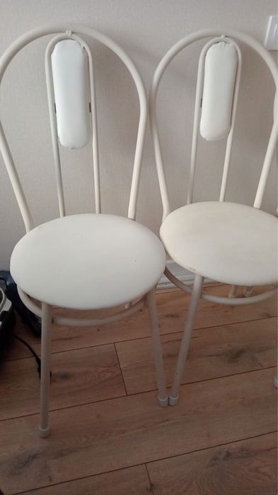 Продам хорошие стулья (почти новые)