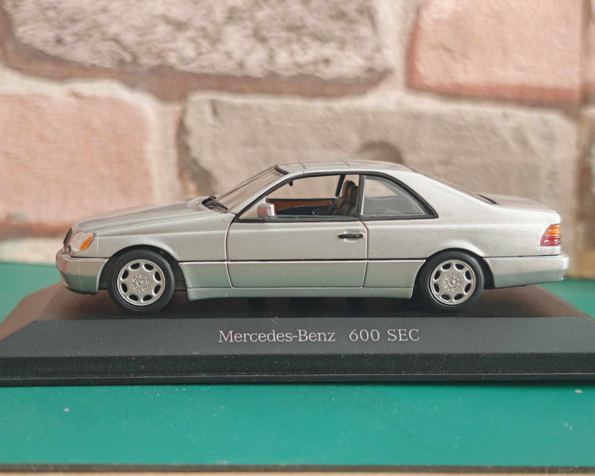 Колекционерски модел Mercedes-Benz 600 SEC 1:43 в кутия