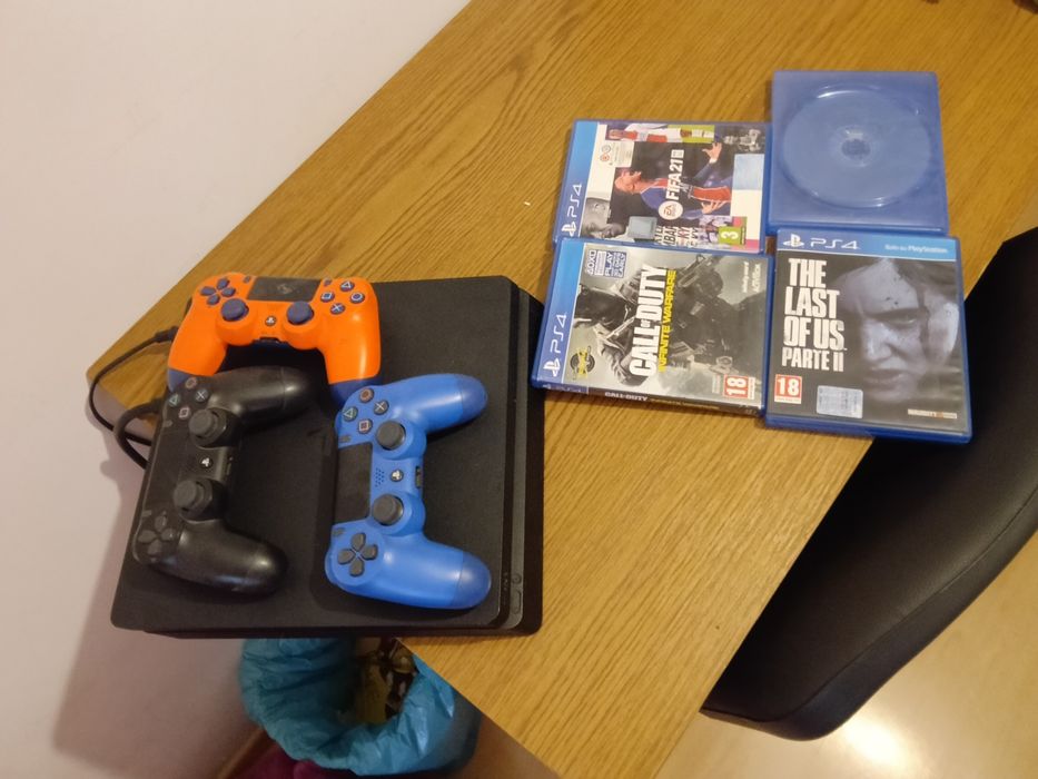 Vand la un pret rezonabil Playstation 4