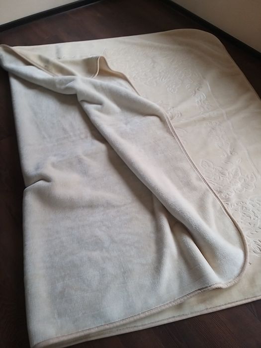 Patura groasa crem camera copii