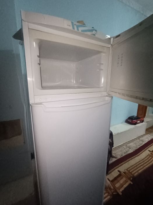 Холодильник Indesit