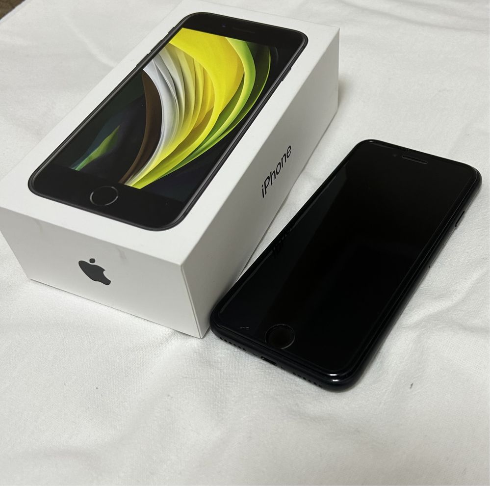 Продам iPhone SE 2021