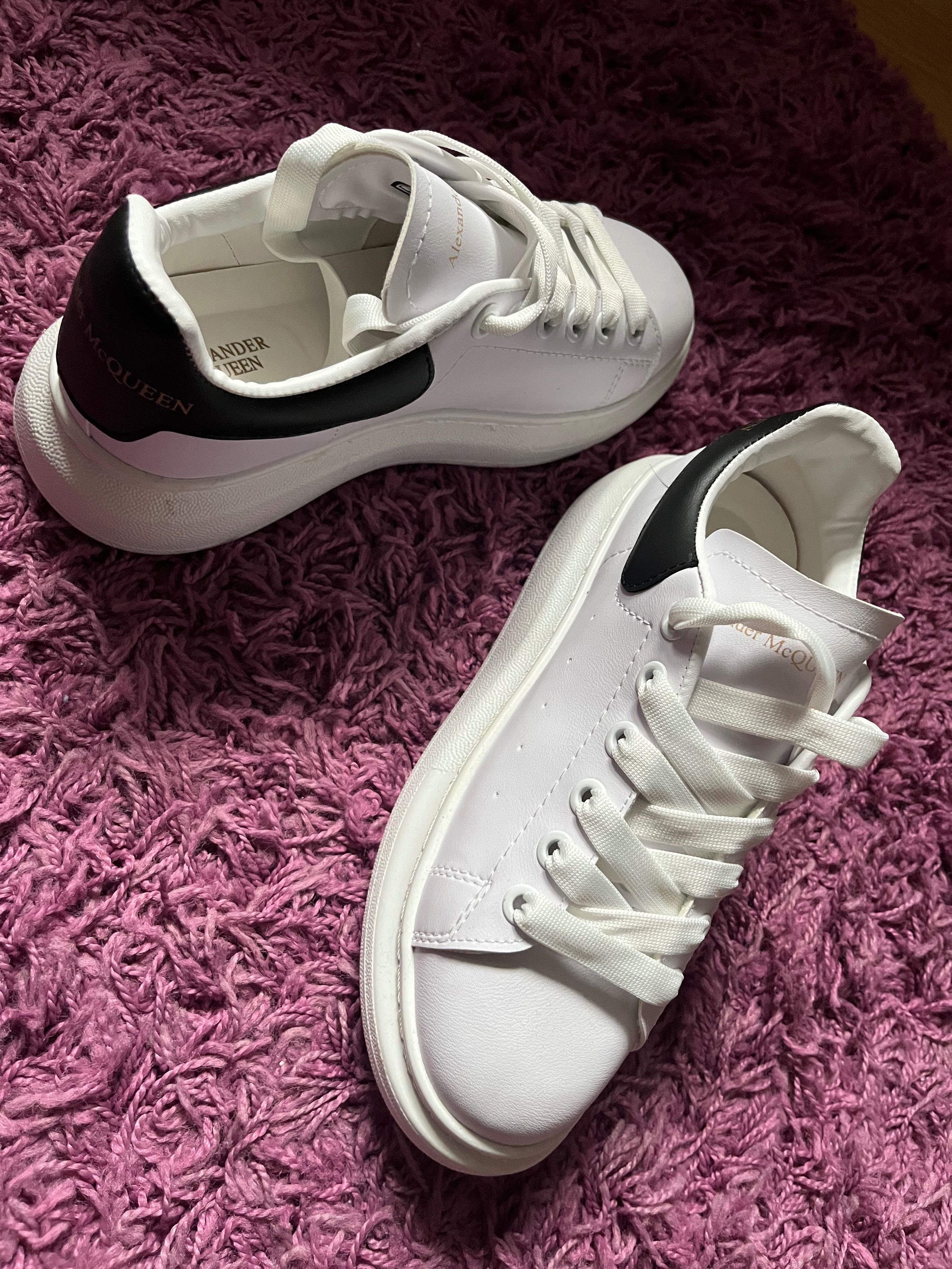 Alexander McQueen pantofi