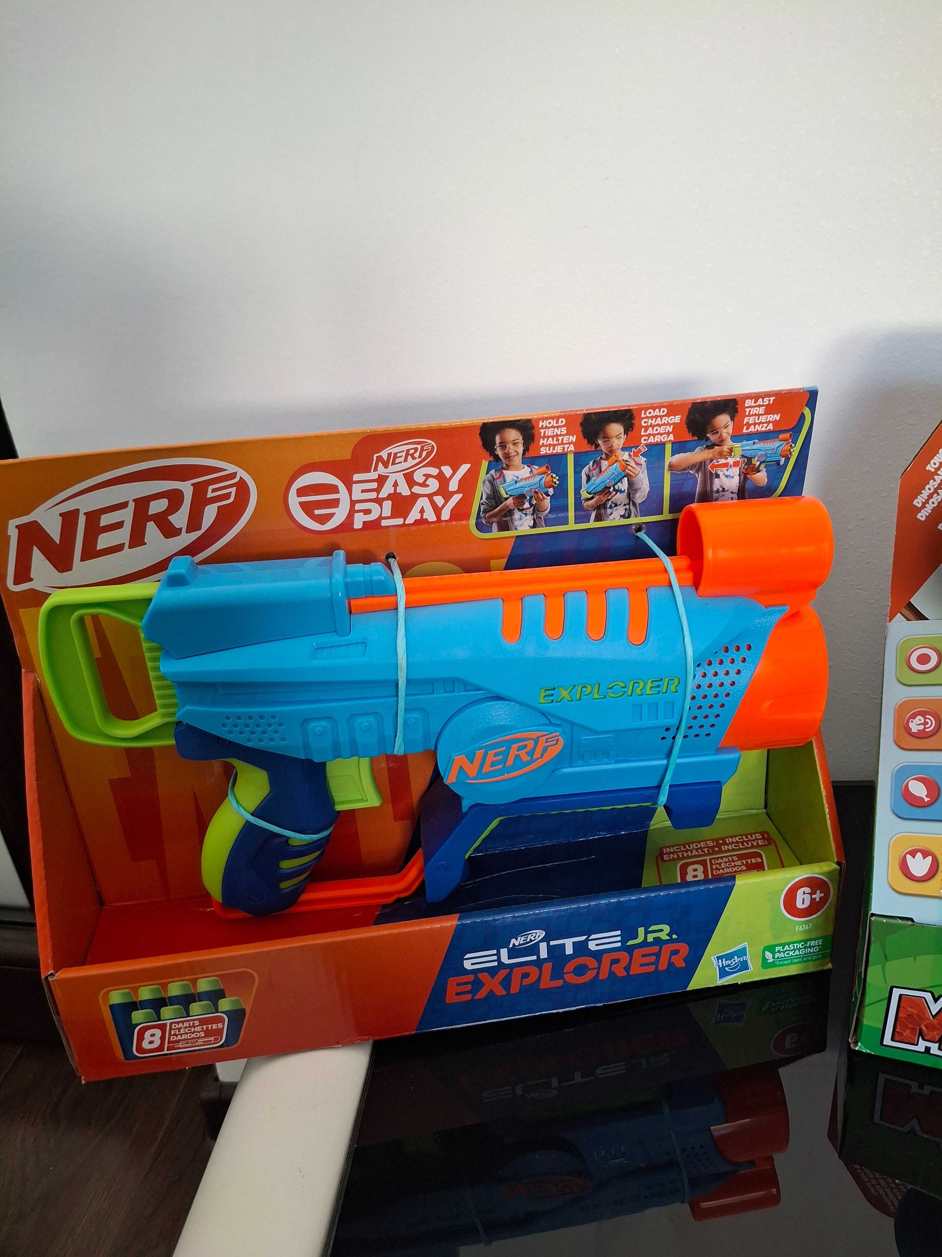 Vand lot  jucarii cu arma Nerf Elite si dinozaur interactiv