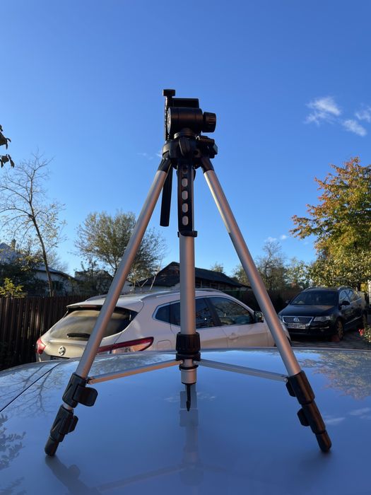 Vând cameră video Panasonic AG90