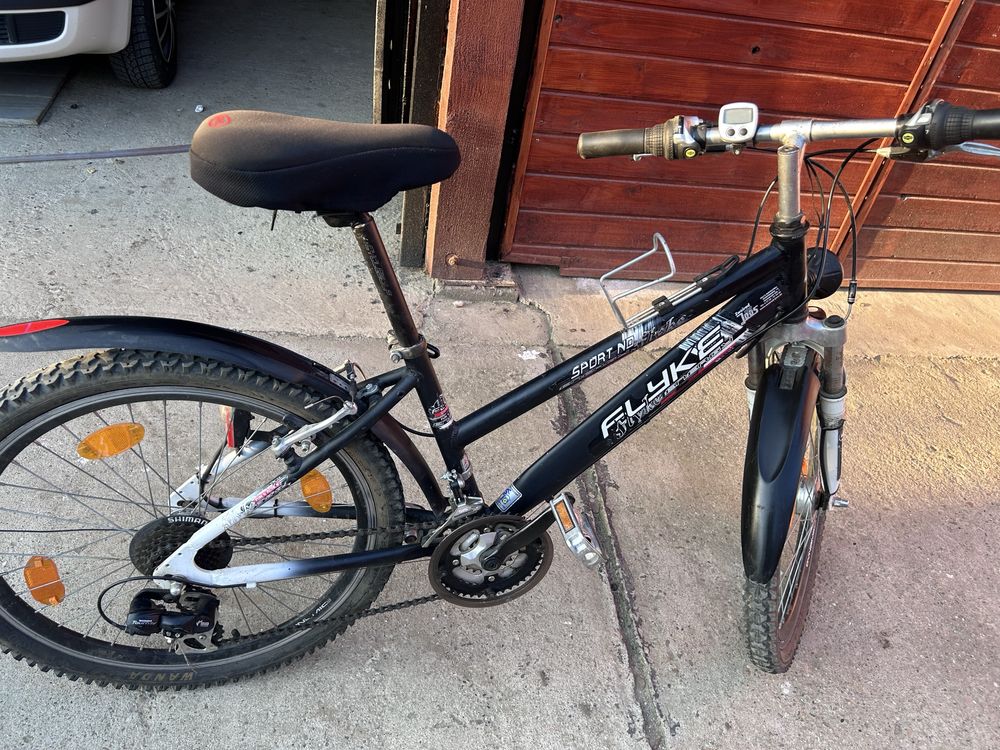 Vand bicicleta cu roti de 24”