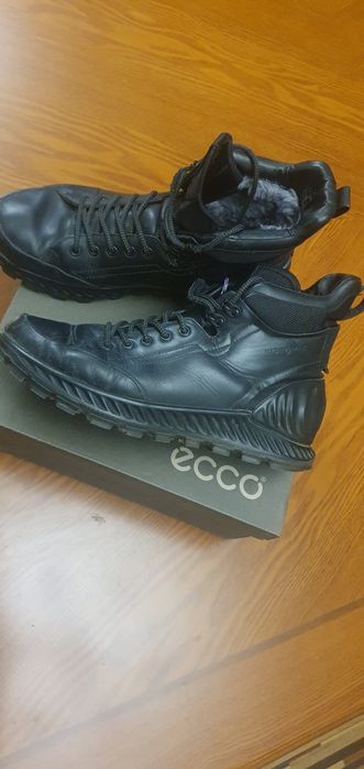 Продам  мужскую  обувь размер 43