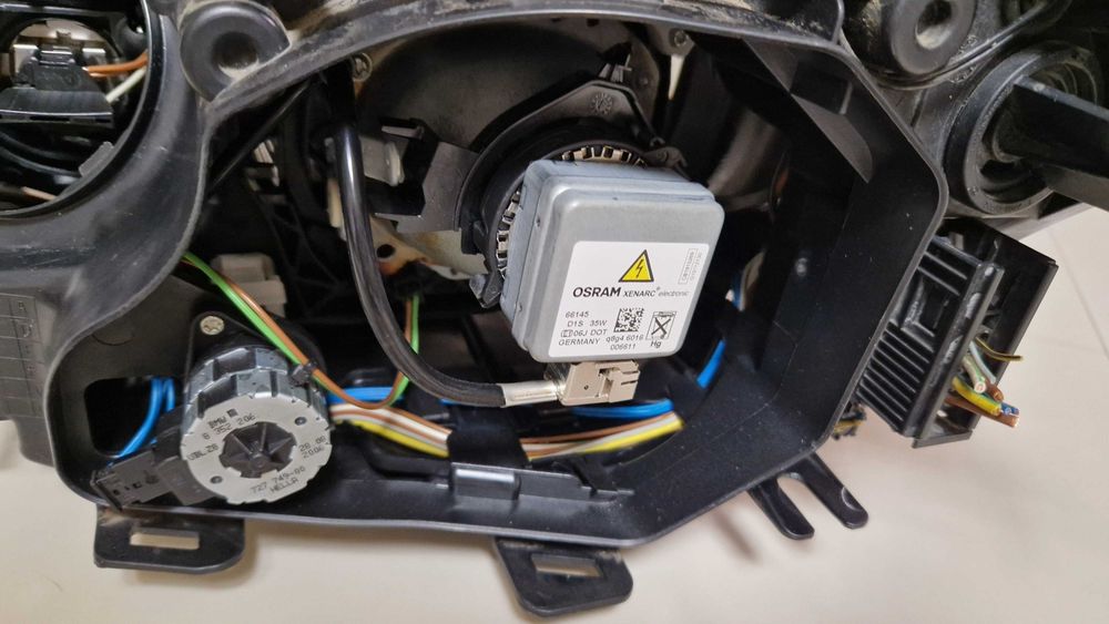 BMW E60 set COMPLET faruri Bi-Xenon NFL Hella far