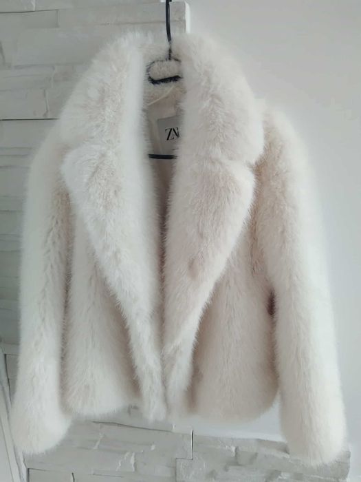 Палто с косъм ZARA