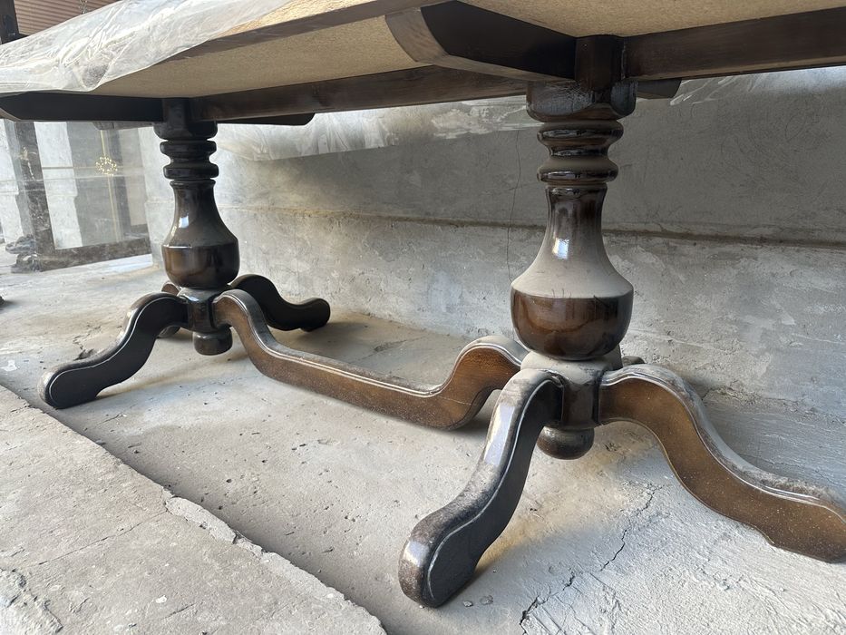 Holati yaxshi stol sotiladi