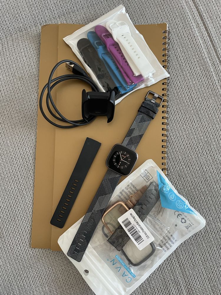 Продава се смарт часовник Fitbit Versa 2 – като нов!