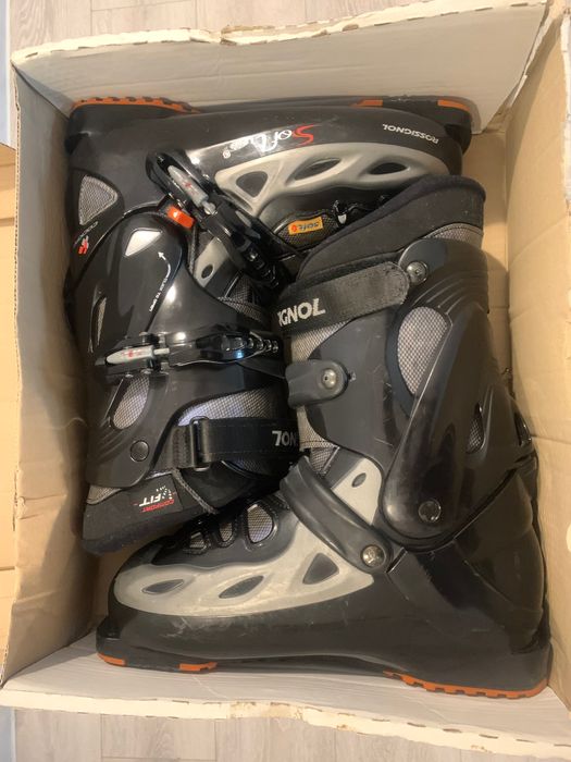 Vând clăpari Rossignol