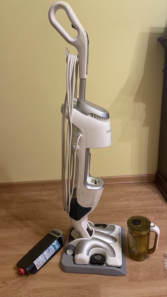 Rowenta-Aspirator vertical cu mop abur