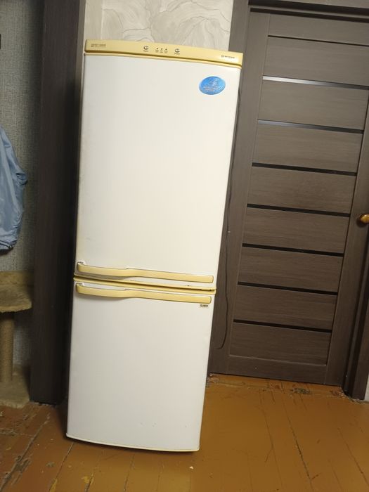 Холодильник Самсунг,двухкамерный