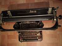 Антикварная пишущая машинка
