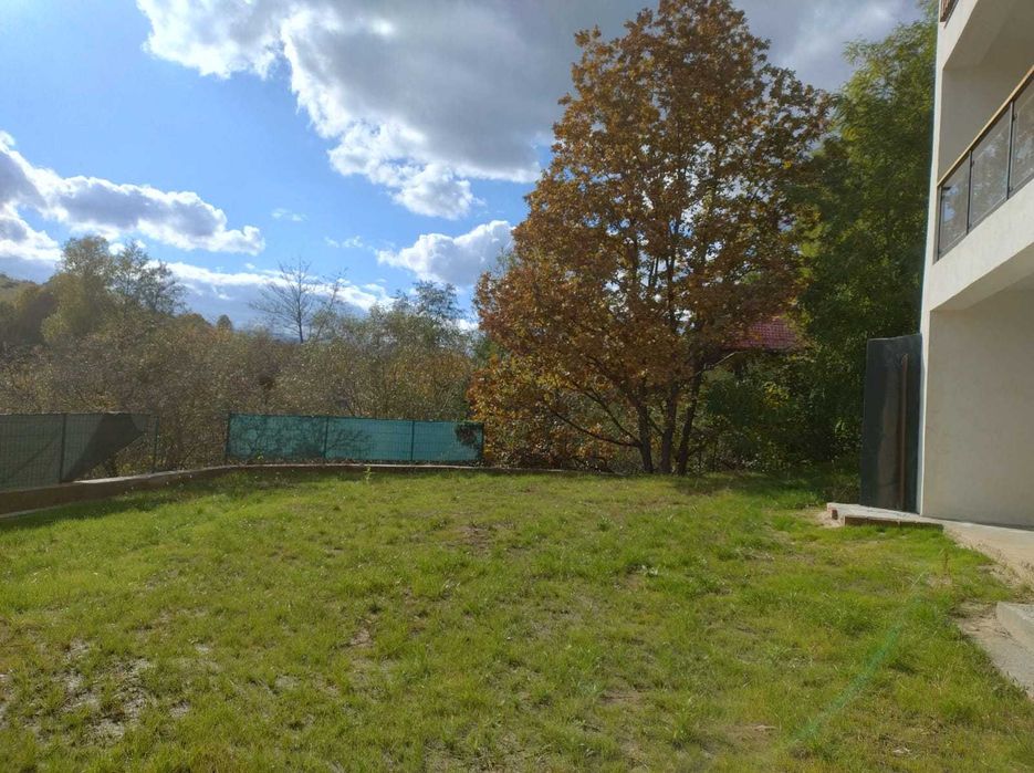 PF vând casa tip duplex