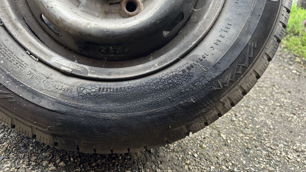 Гуми POINT S зимни със стоманени джанти 185 R 14 C - 2 бр