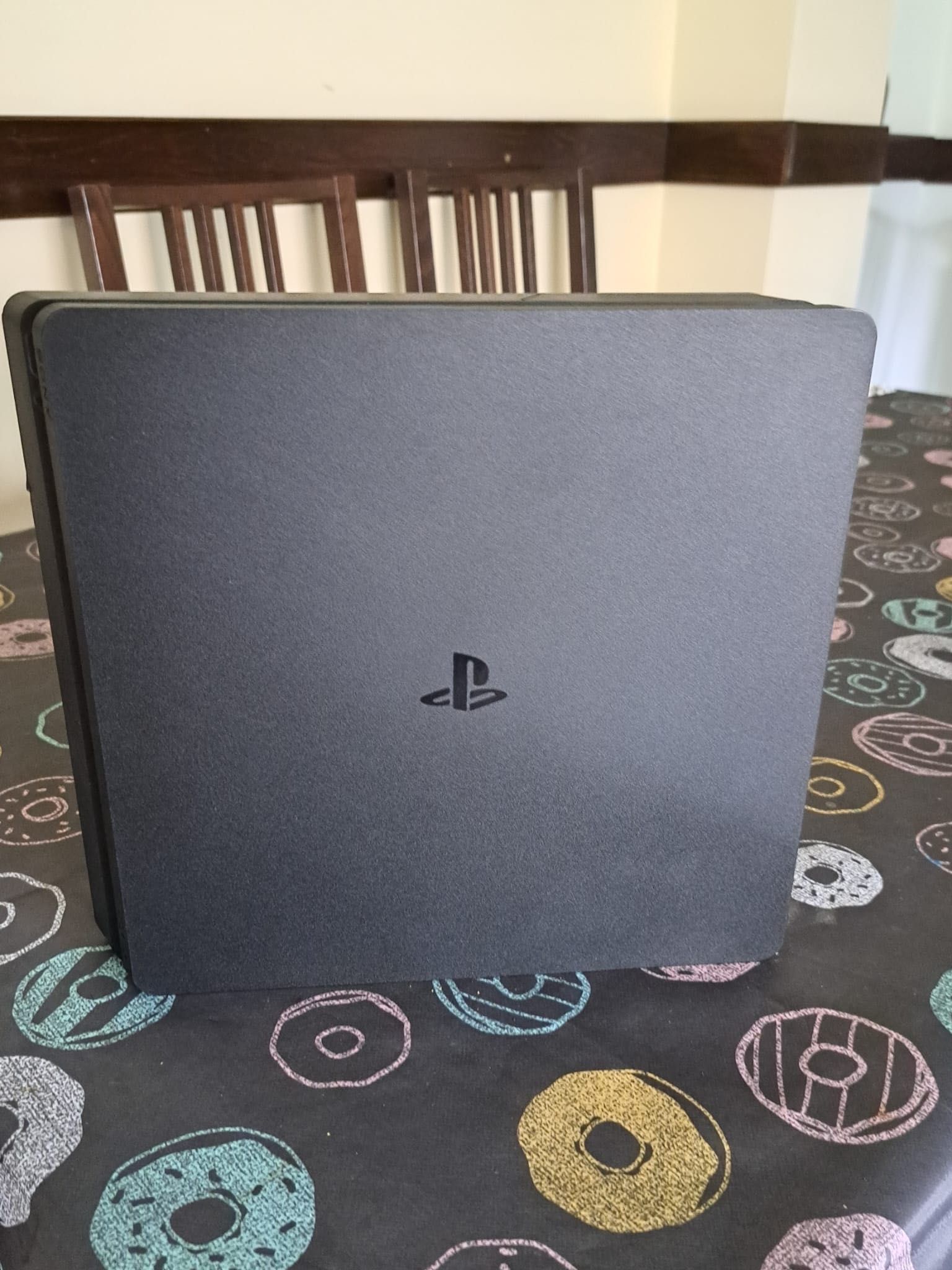 Playstation 4 slim cu peste 12 jocuri si o casca de gaming