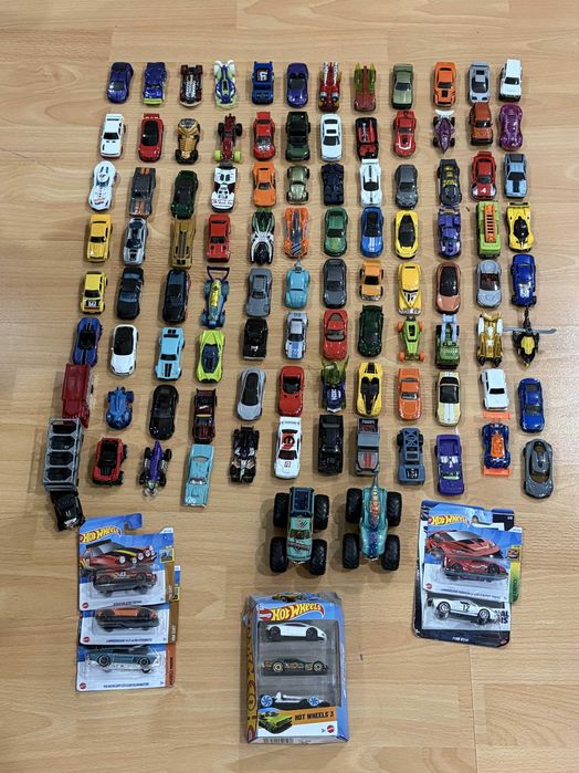 Продавам Hot Wheels коли!