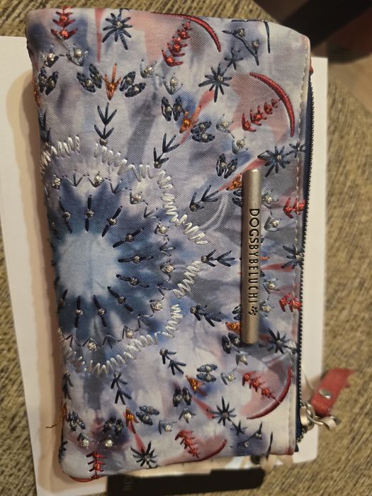 Продавам нов дамски портфейл анеке, среден размер