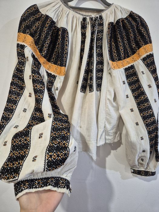 Ie / camasa traditionala veche de peste 100 de ani