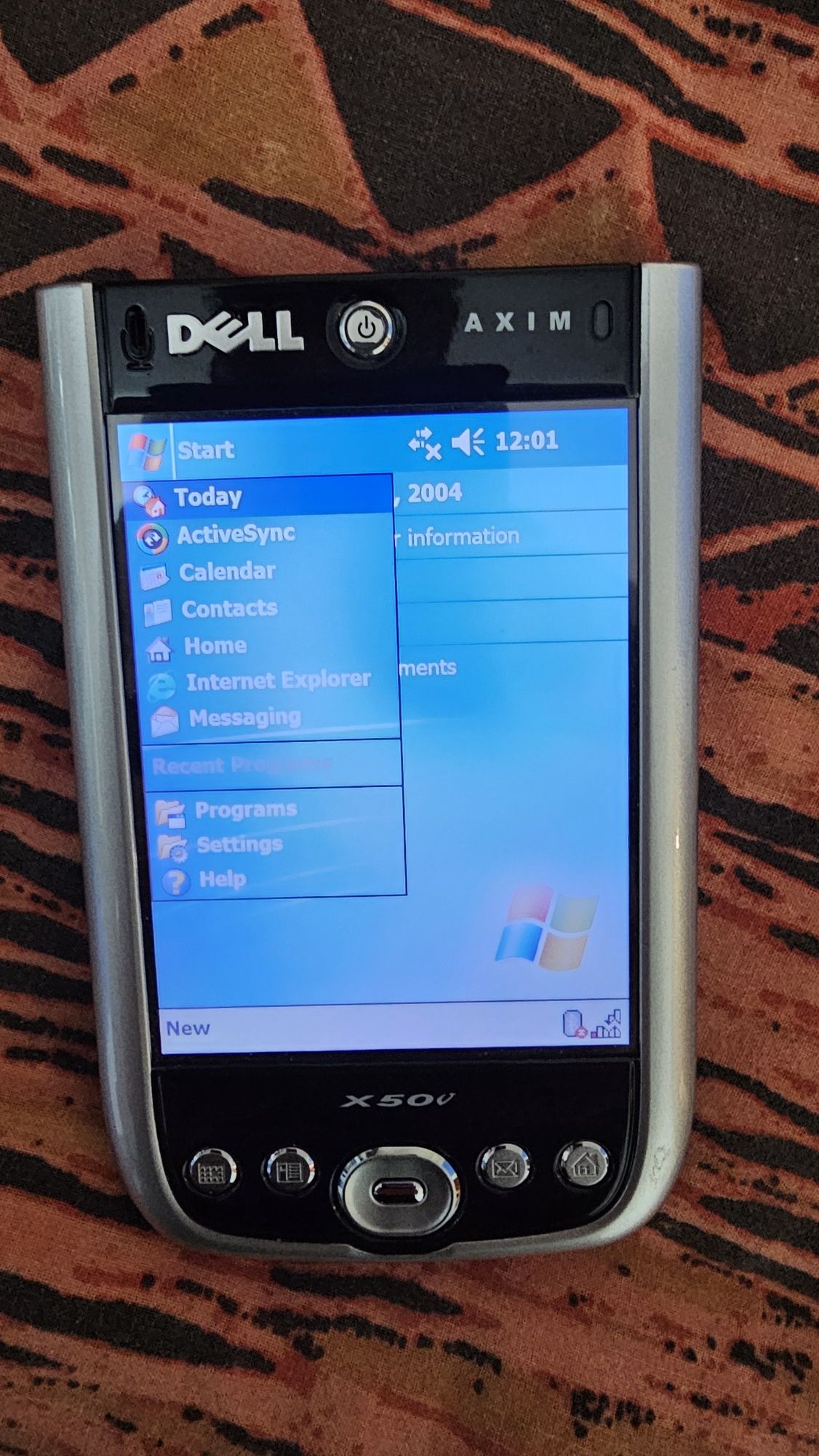 Продавам джобен компютър Dell Axim X50v